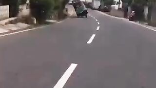 AMAZING THREE WHEELS TURNS TO TWO
