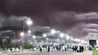 لَبَّيْكَ اللَّهُمَّ لَبَّيْكَ، لَبَّيْكَ لاَ شَرِيكَ لَكَ لَبَّيْكَ