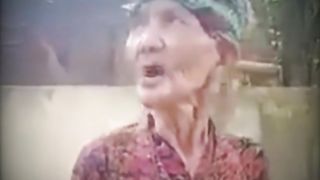 Nenek menghibur