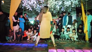 Main Chips De Wang Karari Ve, Chahat Baloch New Mujra Dance Performance