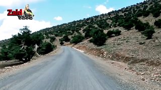 أغنية أمازيغية فعلا جميلة جدا رقيقة الإحساس و زادتها النغمة الوترية سحراااا...