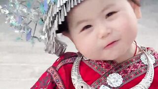 Encountered a clumsy little girl in Miao Village