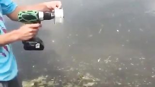 Строитель на рыбалке.