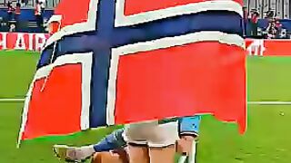 #shorts وضعك شاهد هالاند يفعلها امام الجميع ????????