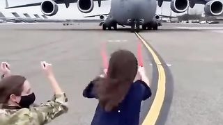 After 20 years of service, little girl marshals her dad in on his last flight 2