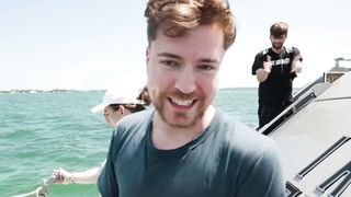 Yacht À 1 $ vs 1 000 000 000 S