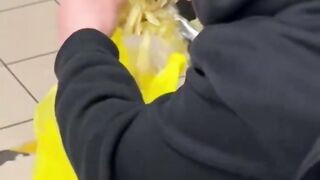 УКРАЛ КАРТОШКУ в МАГАЗИНЕ!.