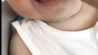 Awalnya menangis bayi ini tp endingnya