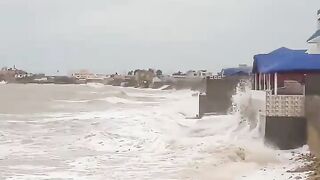 Scary and terrifying waves hitting shores of hawksbay beach, #Karachi yesterday. Storm surge will be even stronger today.