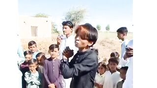 Mera yaar dance ki man bahan karte hue