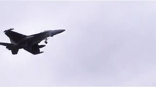 Alien craft lands on US aircraft carrier.