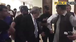 Sahafiyon ky Sakhat Sawalat Isahaq Dar Guse main aa gay | Public News