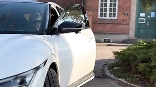 ME AND MY WIFE HOW WE CLOSE CAR DOORS