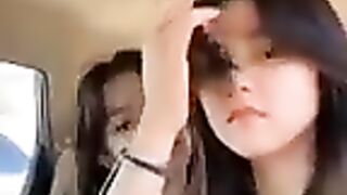 OH MY GOD ???? The sisters are SO BEAUTIFUL ????