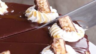 Snickers Cake Recipe | Birthday Cake Ideas | Chocolate Cake Recipes
