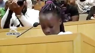 Elle chante bien