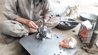A mechanic making a string.