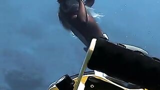 Diver Performs Eggsperiments at 60 ft Deep