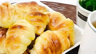 Food croissant ????