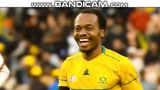 جنوب أفريقيا ضد المغرب.. خطأ فادح يمنح بيرسى تاو الهدف الأول "فيديو"