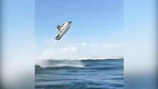 Idiotas conduciendo barcos capturados por la cámara 2