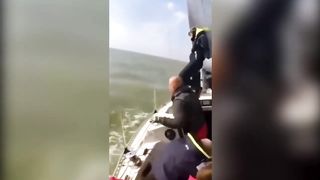 Idiotas conduciendo barcos capturados por la cámara 3