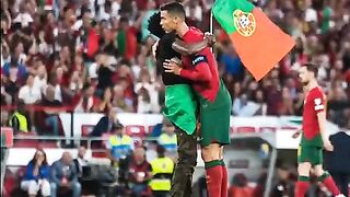 كريستيانو_رونالدوالافضل في التاريخ????????شاهد احد المشجعين ماذا فعل مع رونالدو
