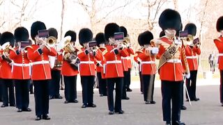 Karen Tried To Mess With A Royal Guard...