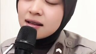 Ibu polwan punya suara
