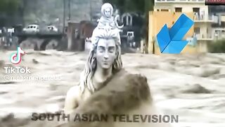 انڈیا میں سیلاب  مندر بہا لے گیا