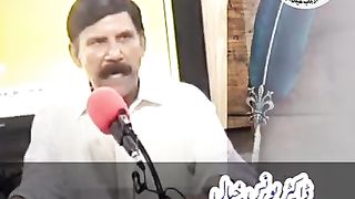 Dr.younus Khayyal reciting his poetry