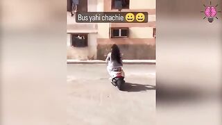 New video Maa ke magarmach V/S Papa Ki Pari Funny VIdeo | Papa Ki Pari Scooty Se Giri || Jhatpat Gyan