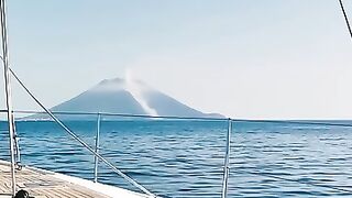 Watch the EXACT moment the Stromboli Volcano erupts!.
