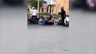 पापा की परियों ने कांड कर दिया | Papa Ki Pari Scooty Se Giri | Papa Ki Pari nikli Scooty leke