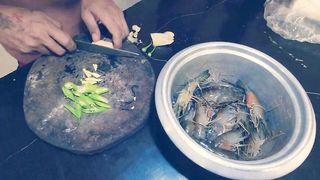 FRESH HARVEST ULANG ( LIVE GIANT PRAWN )