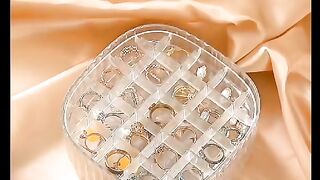 Transparent ring organizer