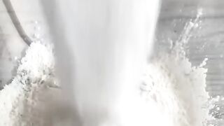 Amazing 10 Minute Microwave Chocolate Cake !