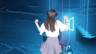 Virtual Gaming ! Amazing Gaming Girl