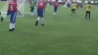 KIDS IN FOOTBALL - FAILS, SKILLS & GOALS