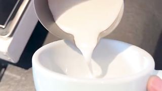 Latte art est si satisfaisant à regarder !