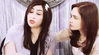 ZINDGI KAY MAZAY KON LAY RAHA HAY.