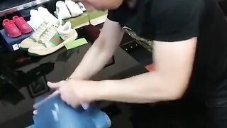 Apprenons à plier correctement les vêtements ensemble !