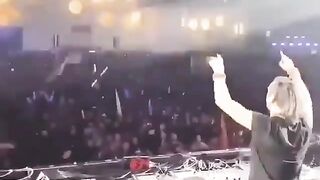 Türk DJ Ümmet Özcan'dan Çin'de İzmir Marşı!