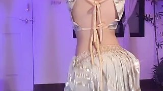 Bellydance on Trend - Ojasvi Verma #ytshorts #bellydance