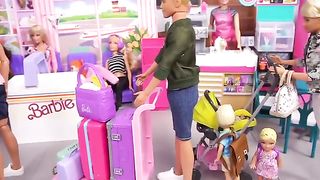 Barbie & ken family airplane travel routine
