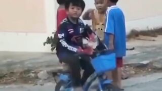Ngeprenk anak preman pensiun