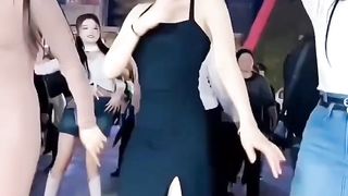 tiktok dáng xinh nhảy đẹp hút vạn ánh mắt,cô nàng đẹp nhất ở cuối video