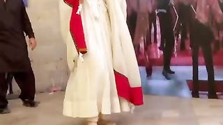 Neelam Muneer viral Dance