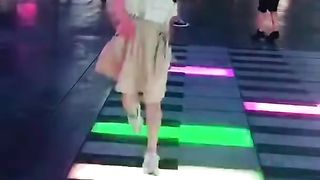 اجمل بنت تقدر تعزف العزفه بتجنن????????????????