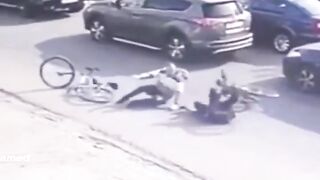 VIRAL HEAD ON HEAD WITH BICYCLE.